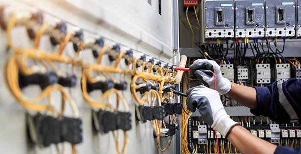 Professional Electrician technician working in Wayland, IA